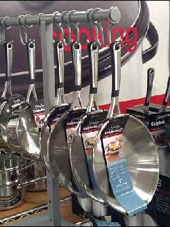 Details Cookware Display, Kitchen Supply Store, Retail Fixtures, Store Shelves, Street Marketing, Retail Merchandising, Exhibition Booth Design, Store Ideas, Homewares Shop