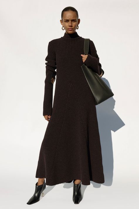 Céline Fall 2018 Ready-to-Wear Fashion Show Collection: See the complete Céline Fall 2018 Ready-to-Wear collection. Look 18 Old Celine, Fashion Gone Rouge, Phoebe Philo, Style Inspiration Winter, 가을 패션, Fall 2018, Fashion Show Collection, Mode Inspiration, Dandy