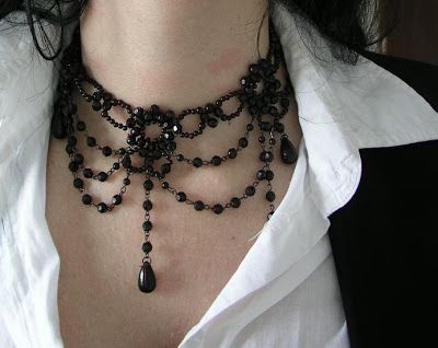 Shoulder Chain Jewelry, Gothic Jewelry Diy, Goth Necklace, Beadwork Necklace, Diy Jewelry Unique, Beaded Necklace Diy, Gothic Accessories, Goth Jewelry, Handmade Jewelry Diy