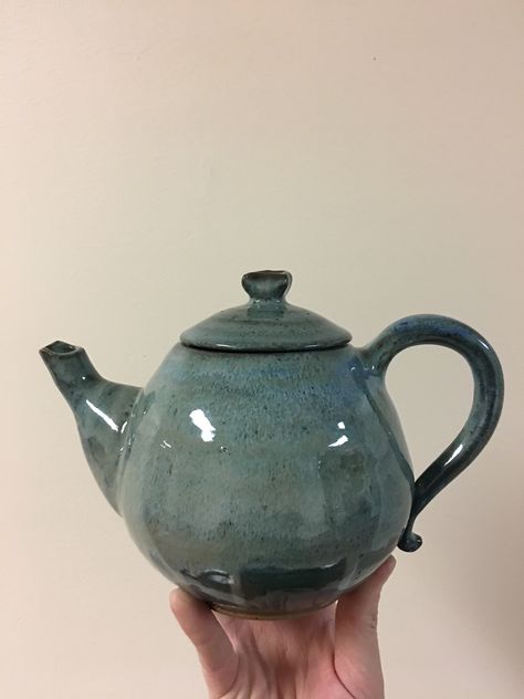 Coil Pottery Teapot, Wheel Clay Ideas, Pinch Pot Teapot, Pottery Teapots Wheel, Clay Tea Pot Ideas, Ceramics Wheel Ideas, Teapot Ceramic Handmade, Ceramics Teapot Ideas, Tea Pot Clay