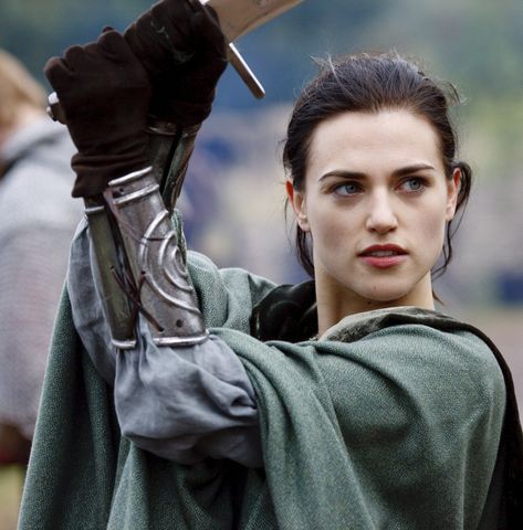 Morgana League Of Legends, Morgana Le Fay, Merlin Morgana, Roi Arthur, Merlin And Arthur, Crystal Reed, Lena Luthor, Katie Mcgrath, Medieval Clothing