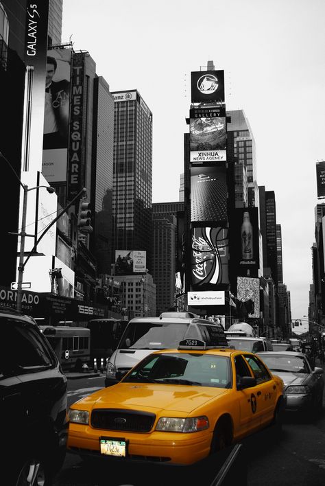 Yellow taxi in Times Square -NYC - may 2014 (c)CC Yellow Nyc Aesthetic, New York Taxi Aesthetic, Nyc Taxi, Cityscape Wallpaper, New York Taxi, Nyc Times Square, Yellow Taxi, New York Life, Taxi Driver