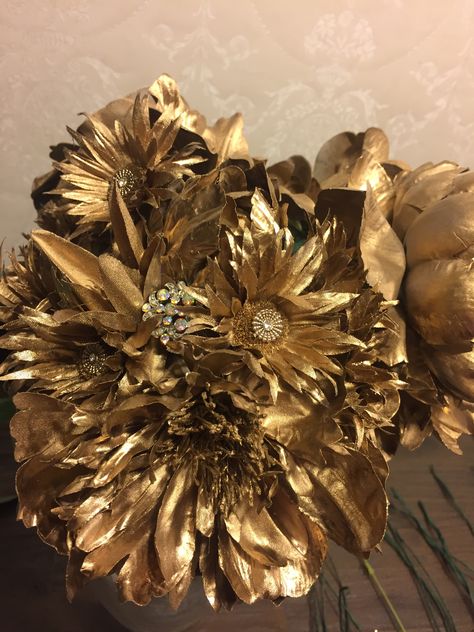 Prom Aesthetic, Gilded Glamour, Gold Wedding Flowers, Gold Bouquet, Bronze Wedding, Golden Wedding Anniversary, Golden Birthday, Gold Aesthetic, Golden Wedding