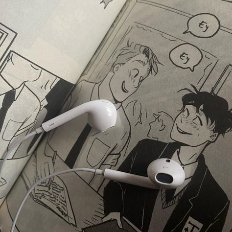 Heartstopper Aesthetic, Heartstopper Leaves, Royal Wallpaper, Photo Widget, Anime Paper, Secret Gardens, Playlist Covers, Book Aesthetics, Taste The Rainbow