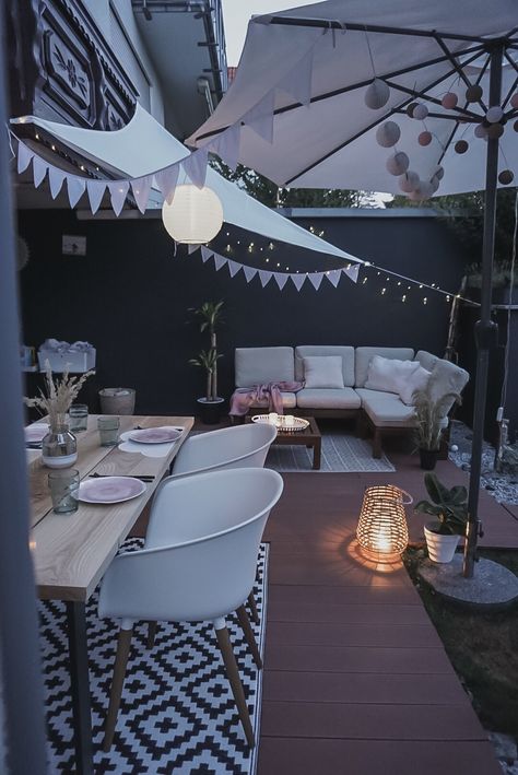 Ein kleiner Boho-Garten Traum wird wahr – Living a little boho Outdoor Pavilion, Boho Garden, Porch And Balcony, Casa Exterior, Living Room Design Decor, Modern Outdoor Furniture, Outdoor Inspirations, Dream Backyard, Backyard Projects