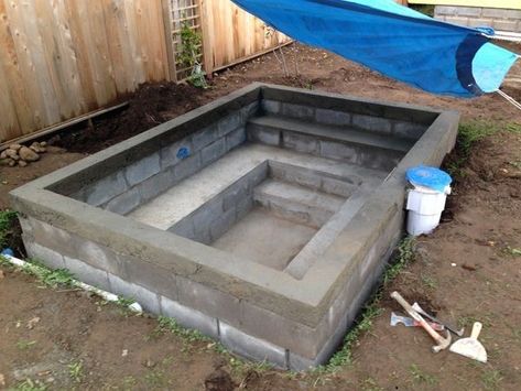 Soaking Pool, Kleiner Pool Design, Diy Hot Tub, Diy Swimming Pool, Small Swimming Pools, Small Pool Design, Mini Pool, Concrete Block, Diy Pool