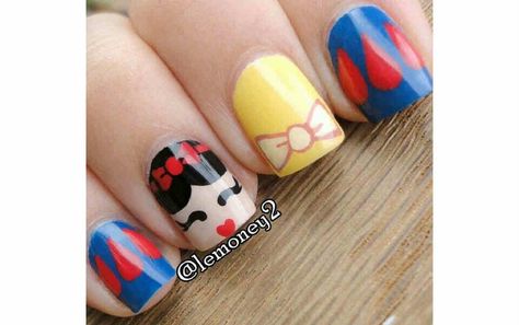 Simple Disney Nails, Disney Manicure, Snow White Nails, Disney Nail Designs, Chalkboard Nails, Christmas Manicure, Nail Art Disney, White Nail Art, New Nails