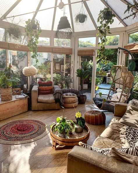 Moody Living Room, Sunroom Decorating, Sunroom Designs, Eclectic Gallery Wall, Decor Wallpaper, Boho House, Home Decorating Ideas, Home Bathroom, House Goals