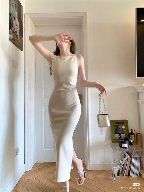 Chinese Elegant Style, Bolero Outfit Dress, Summer Elegant Dress Classy Chic, Old Money Outfit Women Aesthetic Dress, Elegant Looks Outfits, Simple But Elegant Outfits, Elegant White Dress Classy Chic, Old Money Gown, Elegant Outfits For Women Classy