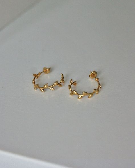 Jewellery Men, Bar Stud Earrings, Olive Leaf, Gold Earrings Designs, Jewelry Lookbook, Girly Jewelry, Purple Wedding, Gold Jewelry Fashion, Earrings Sterling Silver