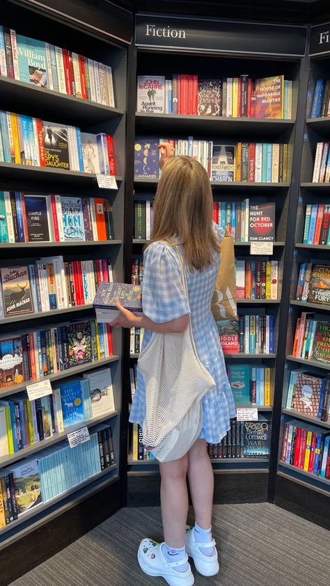 #aesthetic #bookshelf #booklovers #literature Outfits For Library Aesthetic, Cute Library Aesthetic Outfits, Reader Outfit Aesthetic, Library Girl Aesthetic Outfit, Library Aesthetic Girl, Book Girl Outfits, Book Girl Aesthetic Outfit, Library Outfits Aesthetic, Preppy Summer Fashion