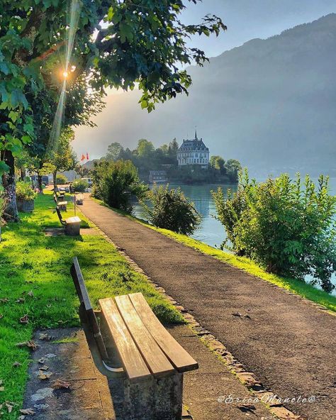 Europe | europestyle_ on Instagram: “🇨🇭✨🎨 Good morning, lovely people 👋😊 Sun rays in the sunset, greenery, some lake + a bench = a kind of paradise 💫🦄 #cantonbern Have a…” Image Nature, Beautiful Places To Travel, Places Around The World, Nature Pictures, 그림 그리기, Beautiful Views, Beautiful World, Travel Fun, Beautiful Landscapes