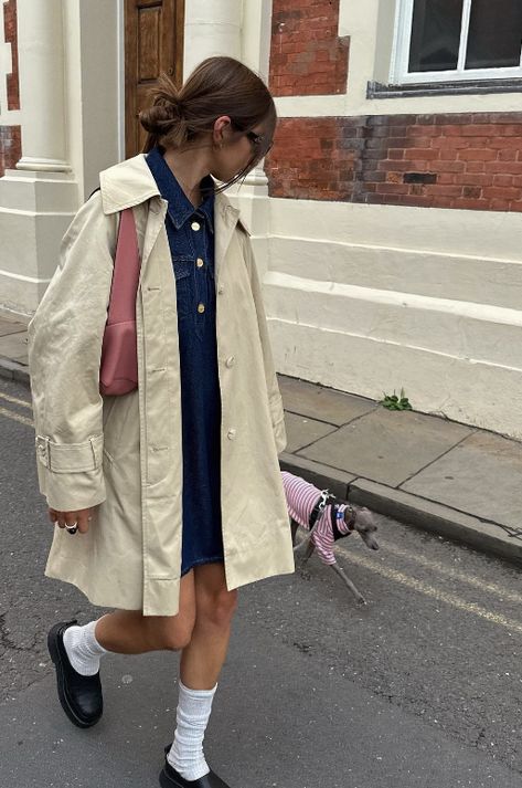 Florence Outfits Winter, Nonbinary Fall Fashion, Summer 2024 Work Outfits, Train Travel Outfit, Sleek Outfit, Skandinavian Fashion, Nyfw Street Style, White Socks, Mode Inspo