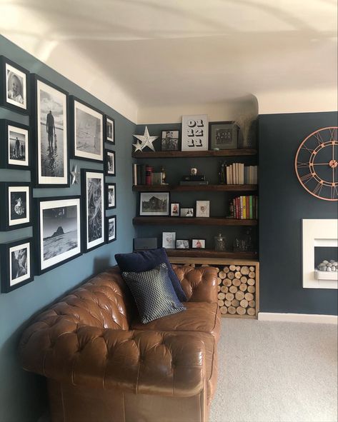 Decor Living Room Table, Wall Staircase, Farrow And Ball Living Room, Blue Grey Living Room, Green Living Room Ideas, Blue And Green Living Room, Blue Walls Living Room, Dark Green Living Room, Grey Walls Living Room