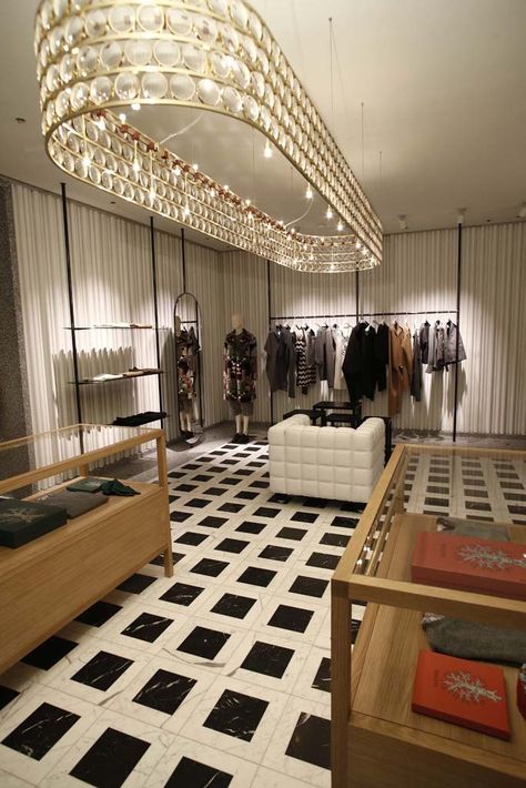 Valentino Interior, Store Dressing Room, Valentino Store, Retail Interior Design, Visual Merchandising Displays, Boutique Interior Design, Boutique Decor, Retail Merchandising, Shop Window Design