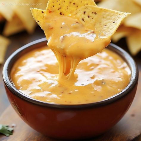 Learn how to create a smooth and flavorful Nacho Cheese Sauce that’s perfect for adding a cheesy touch to your snacks and meals. Lemon Eclair, Garlic Sauce For Pizza, Nacho Cheese Sauce Recipe, Best Homemade Salsa, Sauce For Pizza, Nachos Cheese Recipe, Nacho Sauce, Homemade Nachos, Eclair Cake