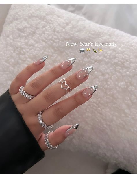 Shiny Nails Designs, Classic Nails, Short Square Acrylic Nails, Shiny Nails, Almond Nails Designs, Acrylic Nails Coffin Pink, Silver Nails, Luxury Nails, Classy Nails