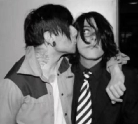 Frank And Gerard, Gerard And Frank, Emo Memes, I Love Mcr, Going Shopping, Mikey Way, Frank Iero, Band Memes, What To Say