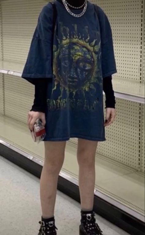 Oversized Tee Shirts Outfit, Cool Shirt Outfit, Double T Shirt Outfit, Oversized Tshirt Grunge Outfit, T Shirt Dress Aesthetic, Giant Tshirt Outfits, Tshirt Dress Aesthetic, Oversized Grunge Tshirt, Big Tshirt And Shorts Outfit