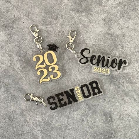 Graduation Cap Dimensions, Graduation Party Souvenirs, Social Style, Senior Graduation Gifts, Senior Sweatshirts, Graduation Memories, Pearl Purse, Glowforge Ideas, Graduation Party Gifts