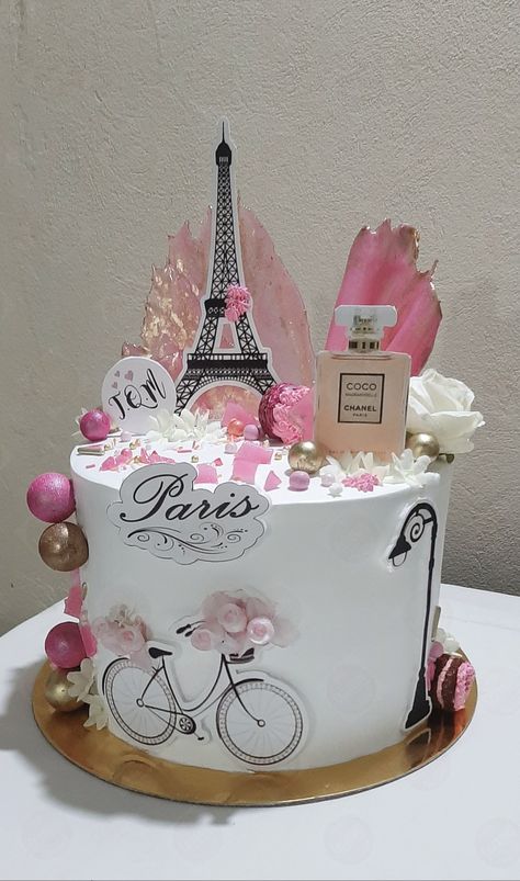 Paris Cake Ideas Birthdays, Paris Cake Topper, Paris Cake Ideas, Paris Theme Cake, Paris Birthday Cakes, 28th Birthday Cake, Bolo Paris, Paris Themed Cakes, Eiffel Tower Cake