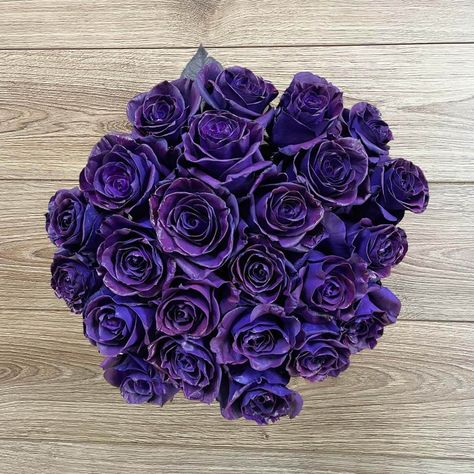 Glitter Room, Dark Wedding Theme, Bouquet Purple, Roses Art, Purple Bouquet, Glitter Flowers, Black Roses, Glitter Roses, Rose Arrangements