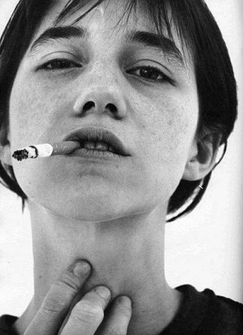 Charlotte Gainsbourg, #blackandwhite #smoking Lars Von Trier, Serge Gainsbourg, Charlotte Gainsbourg, French Actress, Jane Birkin, Foto Art, Black And White Portraits, 인물 사진, White Photography