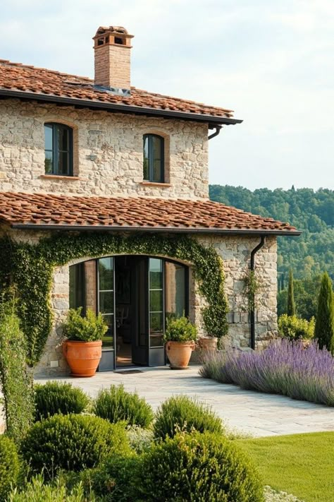 Countryside Modern House, Italian House Design, Italian Architecture Homes, French Countryside House, Modern Tuscan House, Mediterranean House Exterior, Italian Countryside House, Tuscany Architecture, Tuscan Home Exterior