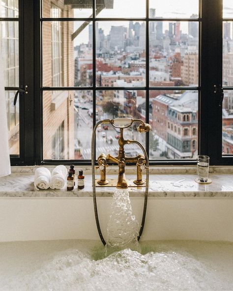 Minimal Bathroom Design, Seattle Interior Design, Marble Tub, Bowery Hotel, Mr & Mrs Smith, Travel Careers, Best Bathtubs, Tub Surround, Luxury Marble