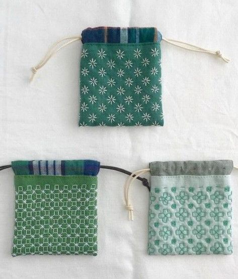 Sashiko Pouch, Sashiko Tutorial, Embroidery Sashiko, Boro Stitching, Sashiko Pattern, Japanese Patchwork, Japanese Quilts, Textile Bag, Sashiko Embroidery