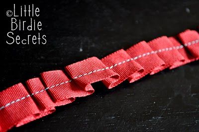 ribbon ruffle tut Ruffle Tutorial, Ribbon Art, Sewing Ribbon, Sewing Material, Diy Ribbon, Straight Stitch, Sewing Gifts, Fabric Projects, Ribbon Trim