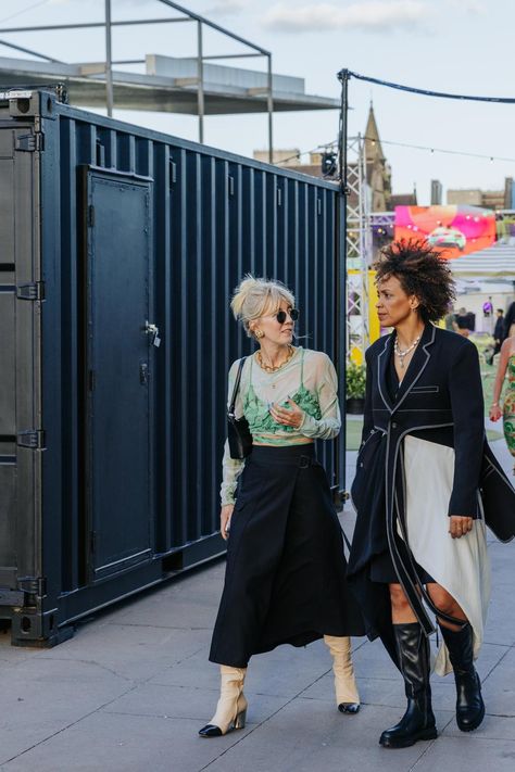 2023 Melbourne Fashion Festival Street Style: Day One - Vogue Australia Melbourne Fashion 2023, Melbourne Street Fashion, Melbourne Street Style, Faceless Man, Colourful Landscape, Melbourne Street, Faceless Men, Melbourne Fashion, Stetson Hat