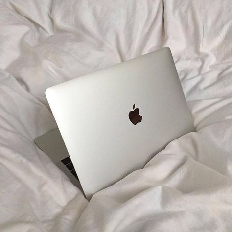 2021 Best Macbook pro Macbook Pro 2012, Macbook Colors, Vision Board Goals, Iphone Obsession, Sweet Night, Apple Watch Accessories, Instagram Tutorial, Apple Laptop, New Laptops