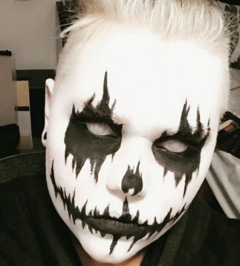 Goth Makeup For Men, Creepy Face Paint, Scary Makeup Looks For Men, Skull Face Paint For Men, Male Face Paint Halloween, Diy Halloween Face Paint, Skull Face Paint For Men With Beard, Face Paint For Men, Painted Skull Face Men