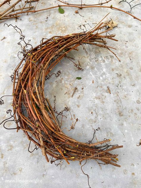 Crescent Wreath Diy, Grape Vine Crafts Diy, Fall Grapevine Wreaths Diy, How To Make A Crescent Moon Wreath, Small Wreaths Diy, Vine Wreaths Diy, Grape Vine Trees Christmas, Moon Wreath Christmas, Grape Vine Crafts