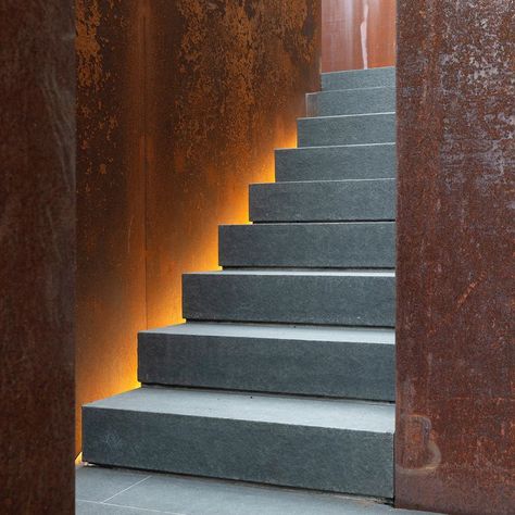 ACLA on Instagram: “A moment of detail. Corten walls wrap a basalt stair. Photograph by @richardbloomphoto.” Andrea Cochran, Stairs Lighting, Eco Furniture, Concrete Retaining Walls, Hillside Garden, Concrete Interiors, Entry Stairs, Stone Pathway, Garden Steps