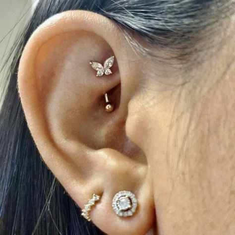 Cute Nose Piercings, Cool Ear Piercings, Pretty Ear Piercings, Barbell Earrings, Ear Style, Cute Piercings, Jewelry Tattoo, Golden Jewelry, Symbolic Jewelry