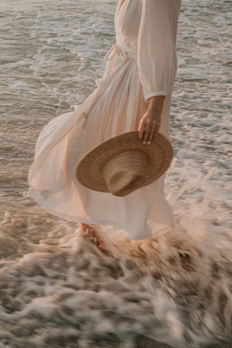 Strand Shoot, Beach Shoot, Foto Tips, Summer Fashion Beach, Foto Poses, Beige Aesthetic, Stardew Valley, Photo Series, Beach Poses