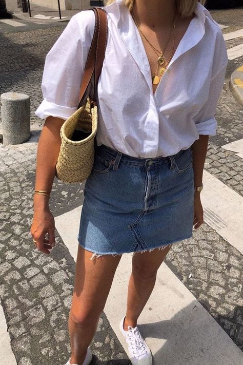 Oversized Shirt Outfit, Skirts Style, Jewellery Bag, Denim Skirt Outfits, Summer Wardrobe Essentials, Europe Outfits, Neue Outfits, Paris Outfits, Looks Street Style