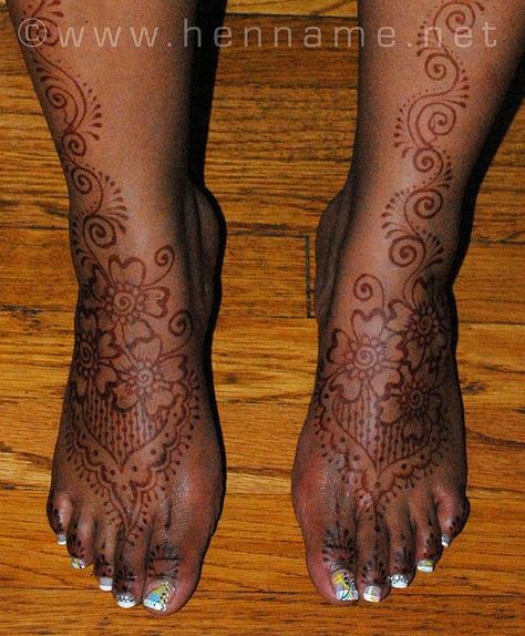 Henna Brown Henna On Dark Skin, Henna Tattoo Designs Brown Skin, Nigerian Henna Designs, West African Henna Designs, Nigerian Henna, Red Henna Designs On Dark Skin, West African Henna, Sudanese Henna, Desi Aesthetic Henna