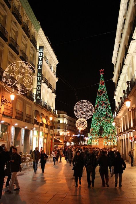 Madrid Spain Christmas, Madrid In Christmas, Madrid Christmas, Spain Christmas, Christmas In Spain, Christmas Light Tour, Where Is Bora Bora, Lanai Island, Best Island Vacation