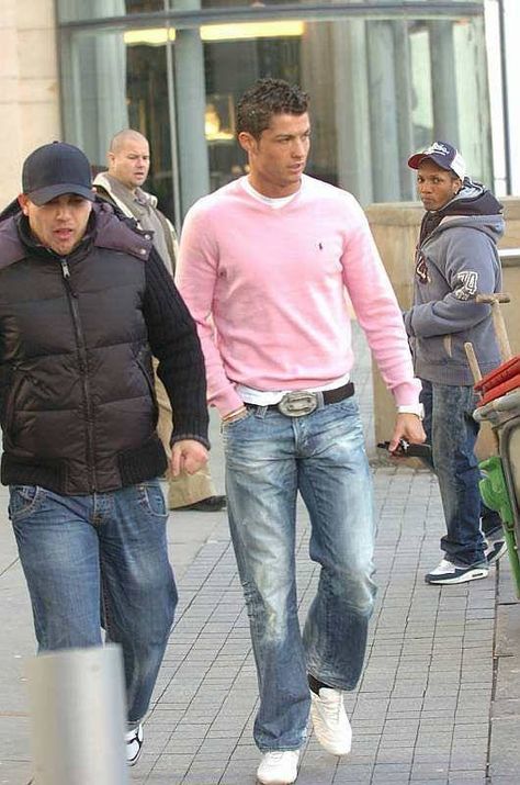 Cristiano Ronaldo Christiano Ronaldo Fashion, Empire Waist Dress Casual, Ronaldo Style, Abercrombie And Fitch Outfit, Cristiano Ronaldo Style, Cristiano Ronaldo Junior, 00s Style, 2000s Outfit, Ronaldo Junior