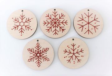 Christmas Ornament Embroidery Patterns, Embroidery Snowflake, Christmas Ornament Embroidery, Beginning Embroidery, Snowflake Christmas Ornaments, Stocking Suffers, Wood Embroidery, Ornament Embroidery, Embroidery Ornaments