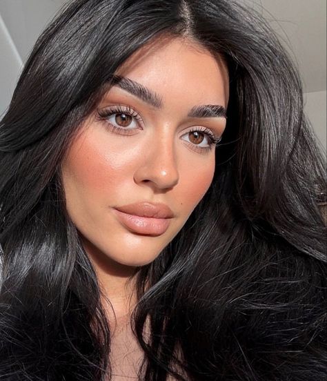 Ilaydaserifi on ig #makeup #makeuplover #makeupgoals #makeupaddict #glammakeup #darkhairstyles #darkhaircolorideas Makeup Dark Brown Hair, Makeup Look Brown Eyes, Laminated Brows, Dark Hair Makeup, Hair Color Swatches, Ig Makeup, Rhinoplasty Nose Jobs, Makeup Dark, Makeup Clean