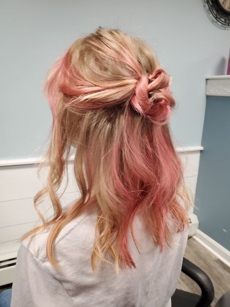 Pink Dye On Blonde Hair, Peekaboo Hair Color Pink Blonde, Strawberry Pink Highlights, Pink Peekaboo On Blonde Hair, Blonde Hair With Pink Strands, Coloured Streaks In Blonde Hair, Mid Length Pink Hair, Light Pink Peak A Boo Hair, Blonde Hair With Soft Pink Highlights