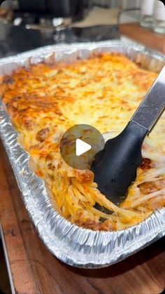 Viral Spaghetti Bake, Viral Baked Spaghetti, Quick Dinner Videos, Videos Of Recipes, Viral Spaghetti Recipe, How To Cook Spaghetti, Spaghetti Noodles Recipes, Meal Prep Spaghetti, Dinner For A Crowd Main Dishes