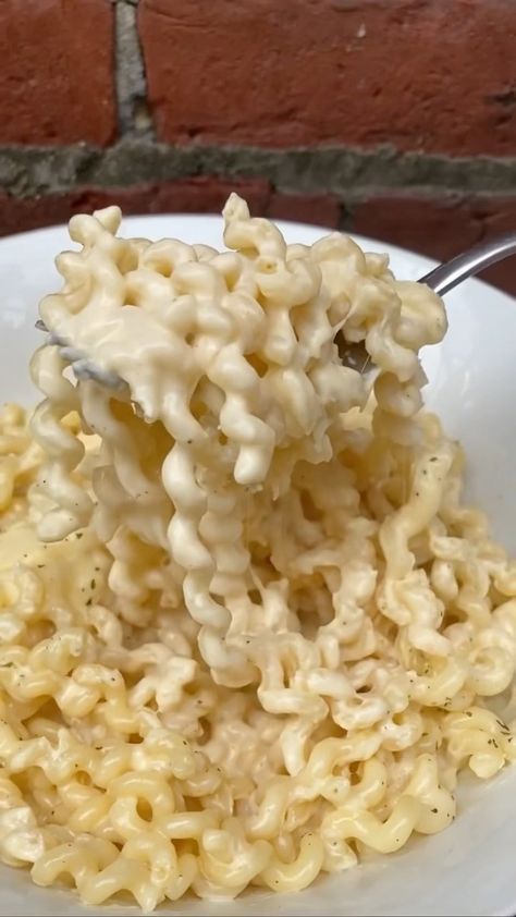 Fusilli Lunghi Recipes, Fusilli Col Buco Pasta Recipes, Yummy Food Pasta, Alphabet Pasta Recipes, Yummy Food Snacks, Cheesy Alfredo Pasta, Fusilli Pasta Recipes, Food Recipes Pasta, Good Looking Food