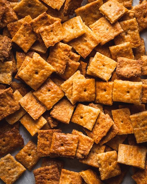 Discard Cheese Crackers, Pocket Recipes, Sourdough Discard Crackers, Cheese Sourdough, Discard Crackers, Sourdough Crackers, Cheesy Crackers, Cheddar Crackers, Sourdough Starter Discard Recipe