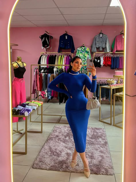 Small Botique Interiors Ideas, Ideas Para Boutique, Clothing Boutique Decor, Aso Ebi Dresses, Fashion Store Design, Mini Boutique, Retail Store Interior Design, Clothing Store Interior, Boutique Inspiration