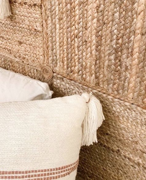 Boho Bedhead Ideas, Simple Boho Headboard, Diy Peel And Stick Headboard, Diy Boho Headboards Rattan, Diy Boho Queen Headboard, Wood Boho Headboard, King Boho Headboard, Rattan Diy Headboard, Diy Scandinavian Headboard